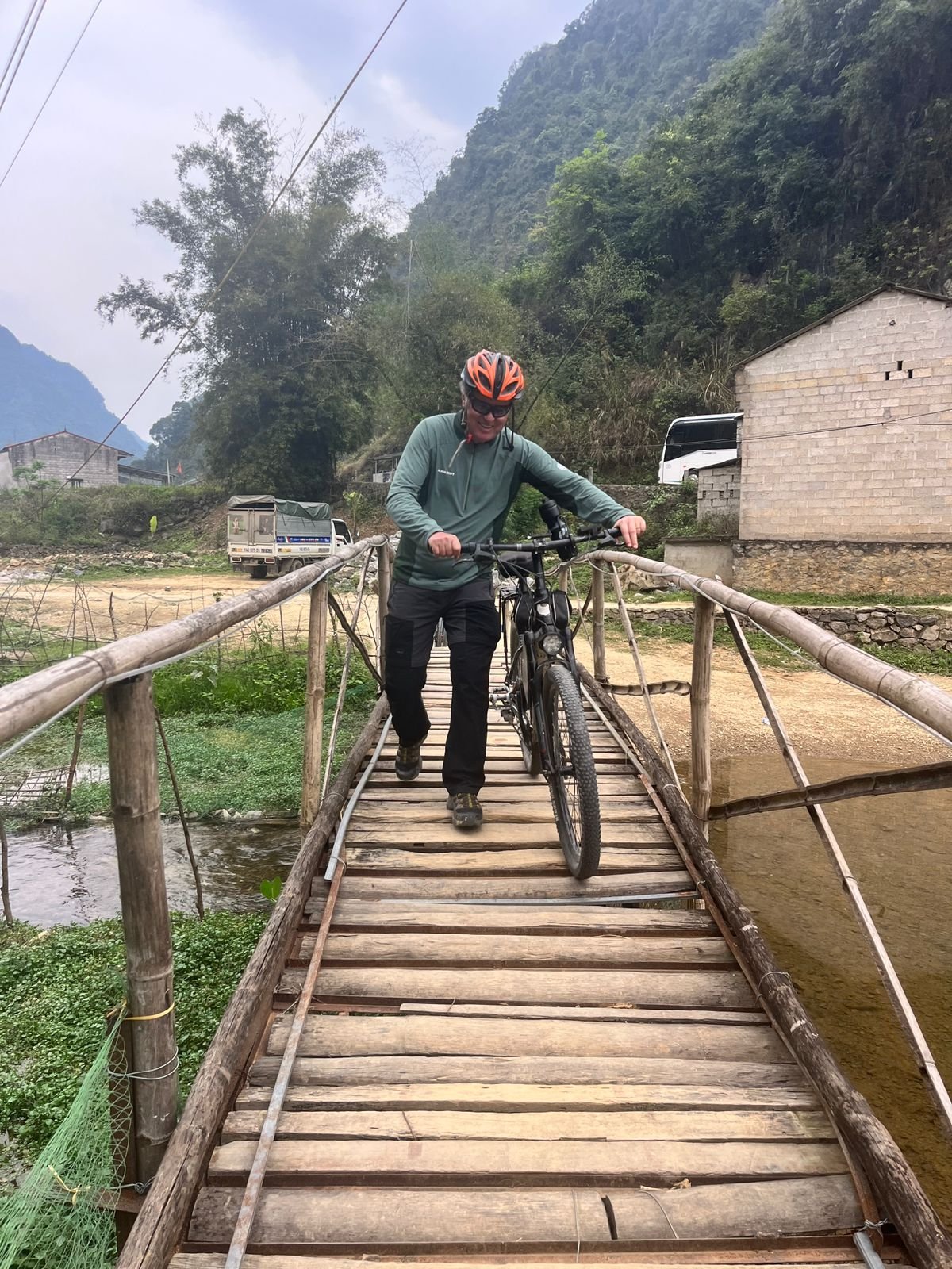 9-Day Golden Route Loop Cycling Tour: Hanoi to Cao Bang & Ba Be Lake